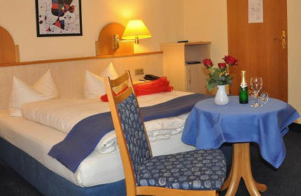 Roomrates - Hotel Strauss Wuerzburg